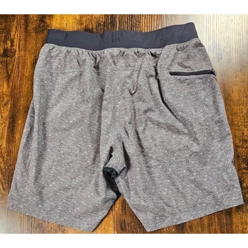 Lululemon Men's Gray Chevron Athletic Shorts Slit Pockets Size Medium - Picture 5 of 5